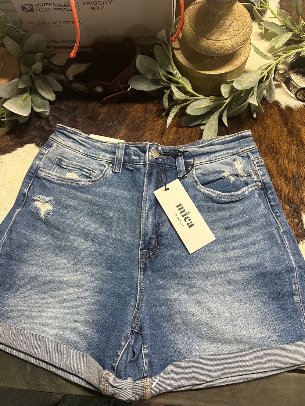 NWT Mica super High-Rise Distressed Blue Denim Shorts - Women's